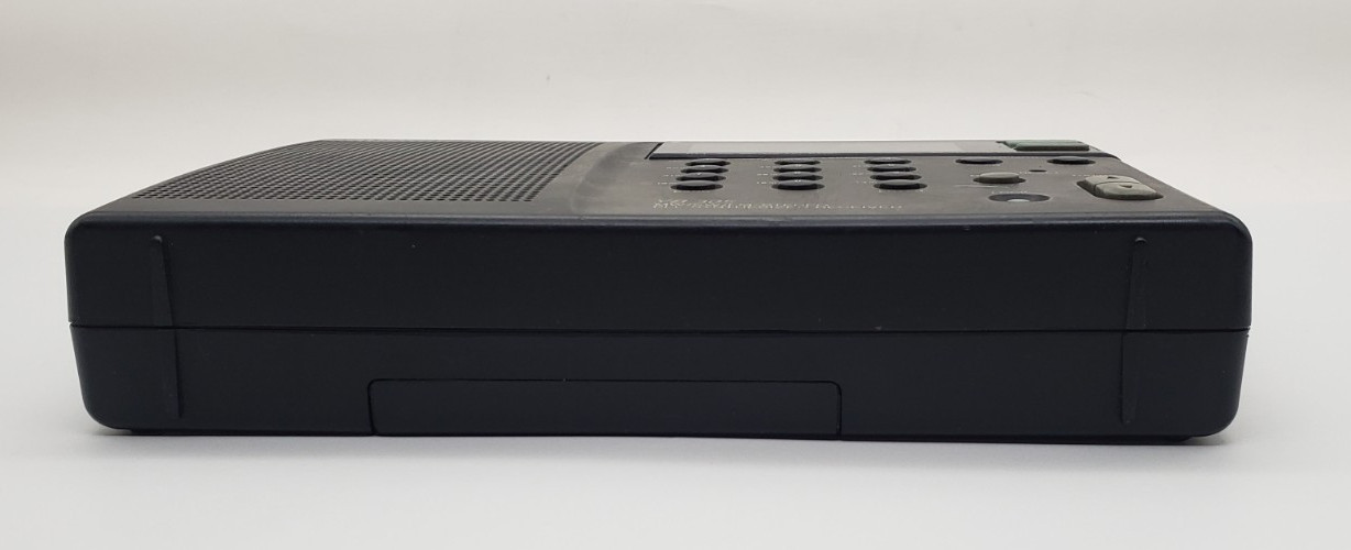 GRUNDIG YB305 YB 305 MW SW FM Stereo PLL Synthesized Receiver Radio