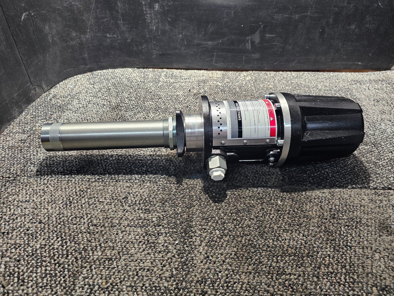 Roughneck Heavy-Duty Air-Operated Oil Pump, 10.6 GPM, 5:1 Pressure Ratio