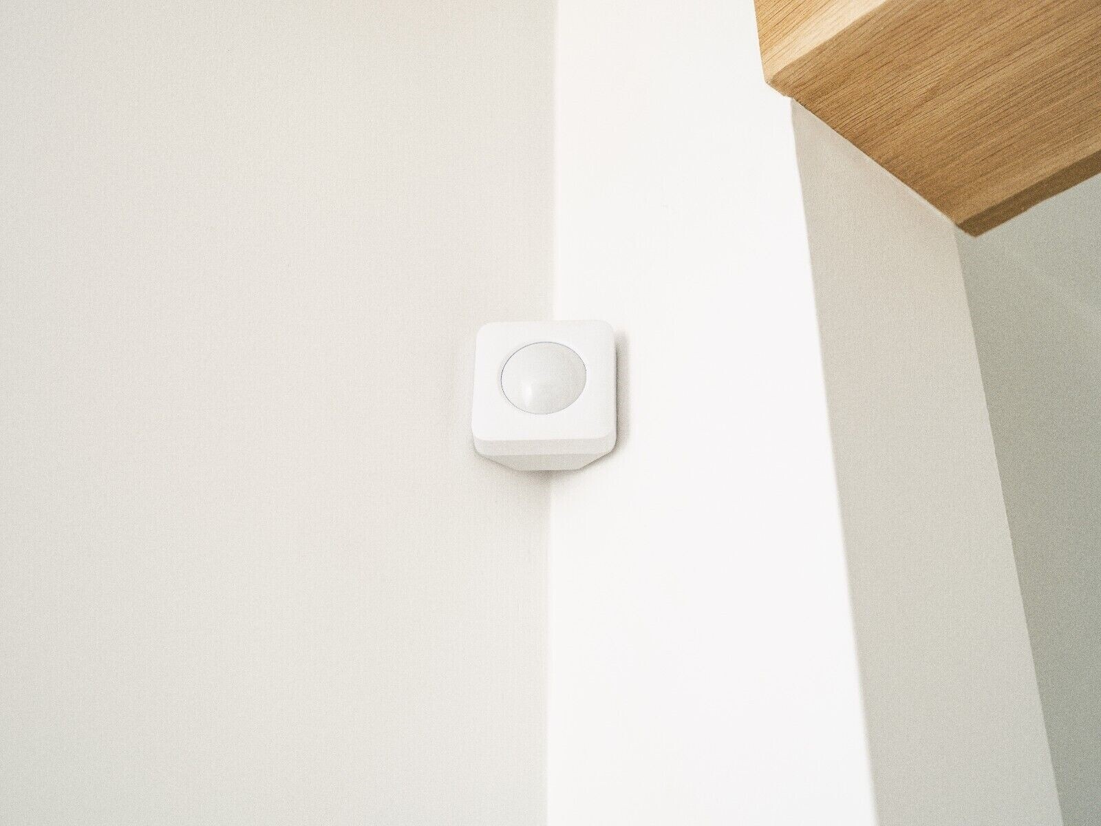 SimpliSafe 6 Piece Wireless Home Security System - White