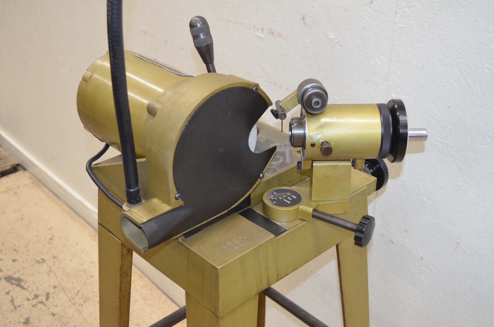 Darex Tool Sharpener # E85/90/TR w/ TR-70 w/Tap Work Holder, Collets, & Stand