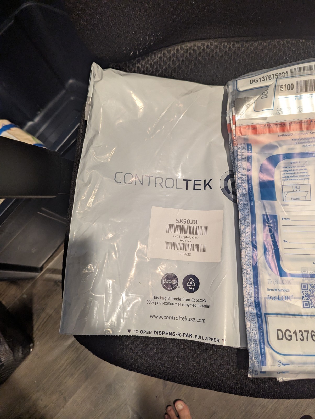 TripLOK Series A Tamper-Evident Bags 9 x 12 Clear 100/Pack 585028