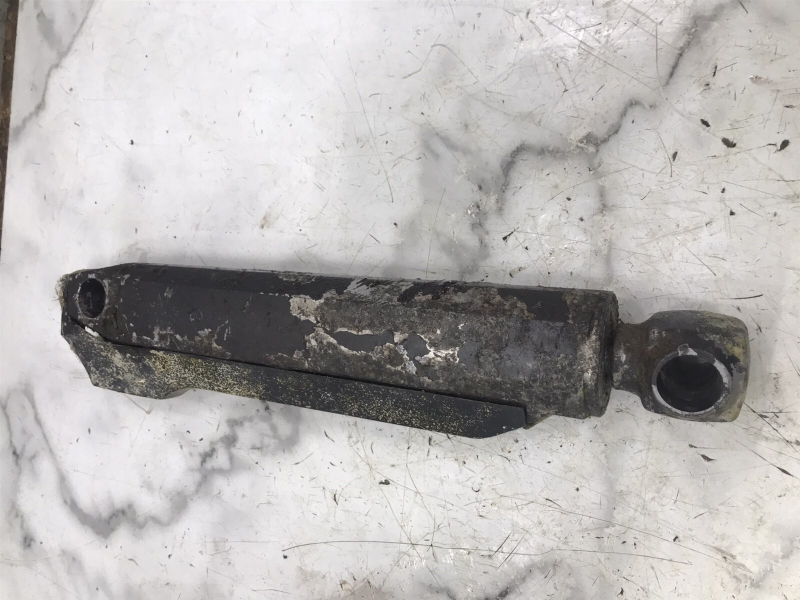 Volvo Penta out drive outdrive trim tilt lift hydraulic cylinders