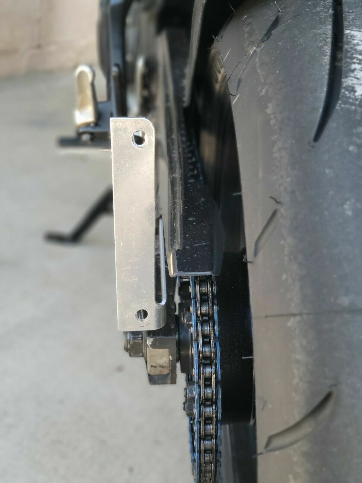 Side Vertical License Plate Relocation Bracket for YAMAHA YZF R1 Series All Year