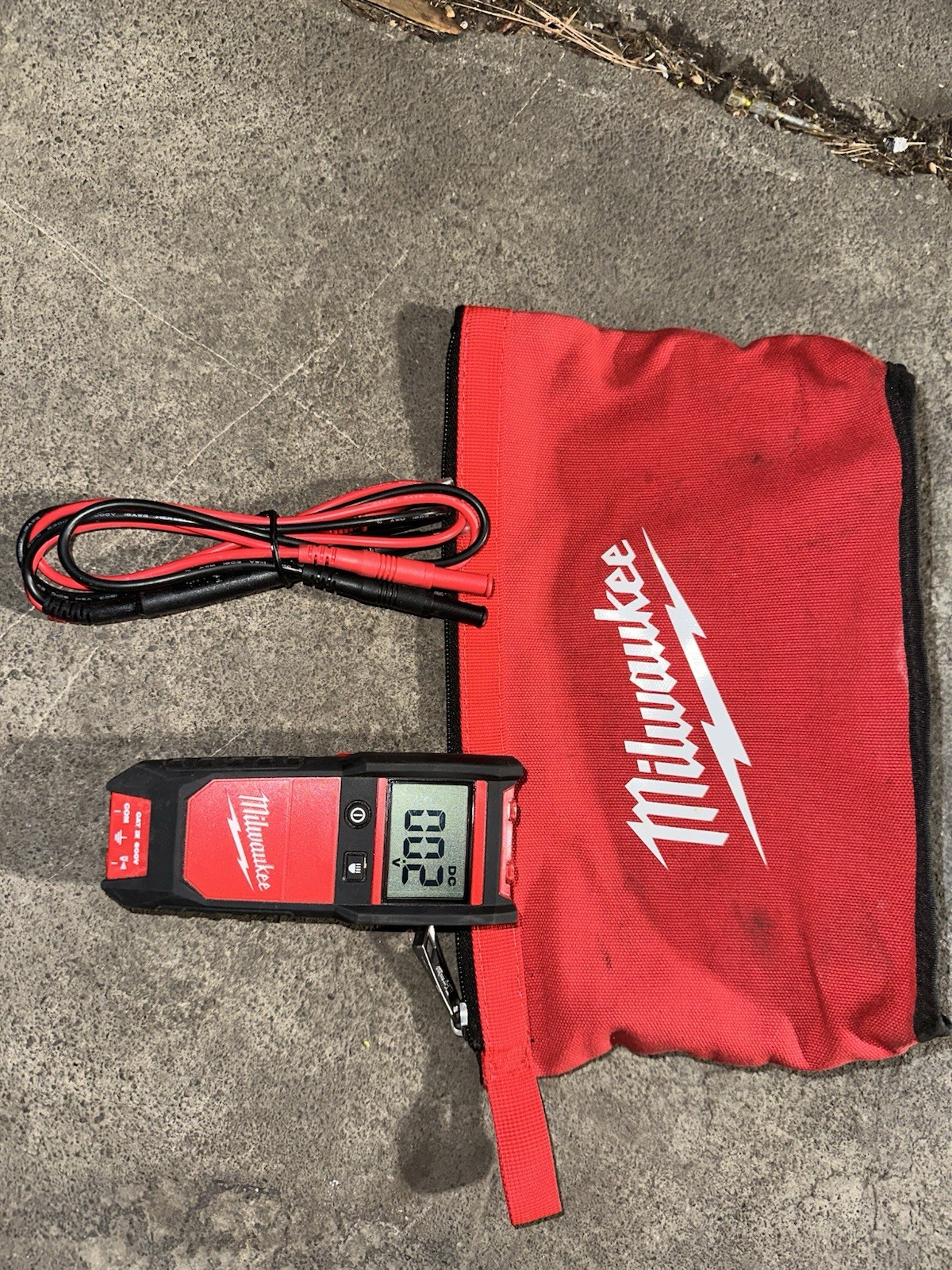 Milwaukee 2212-20 600V Auto Function Voltage/Continuity Digital Meter