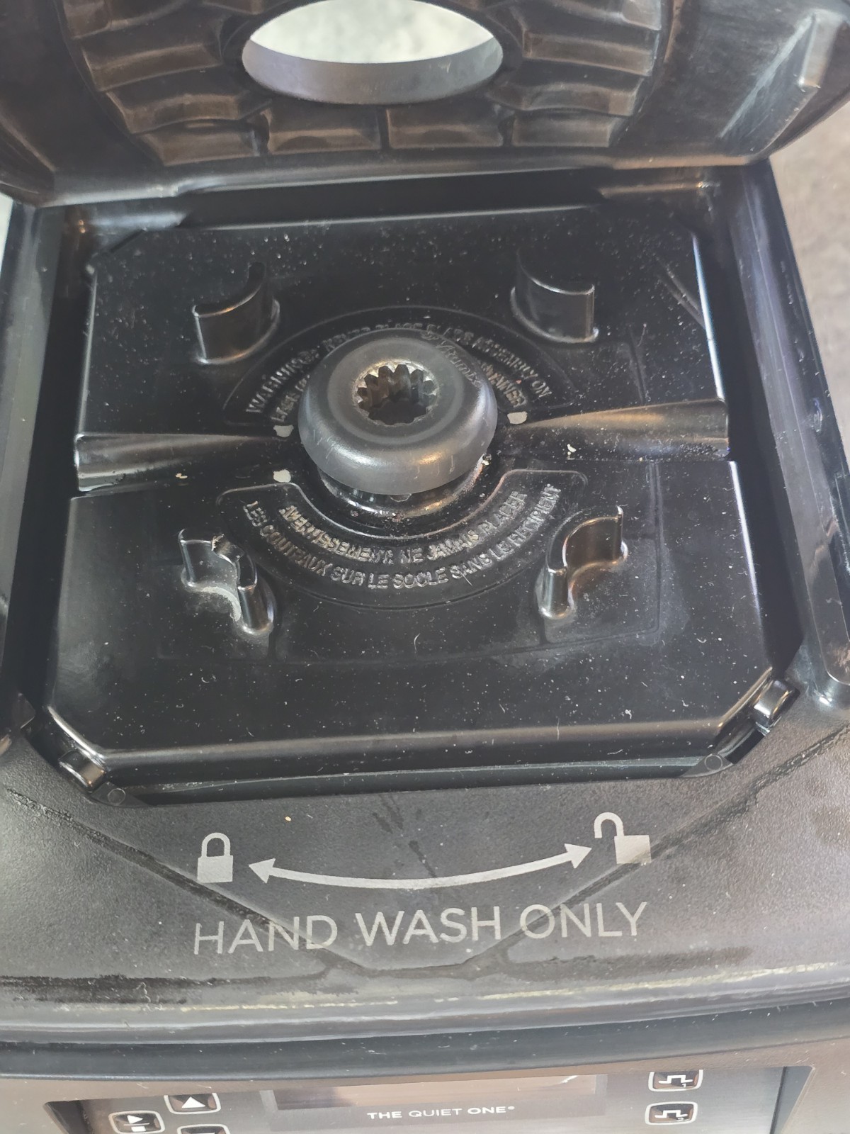 Vitamix The Quiet One Blender 48oz Polycarbonate Jar item 036019 ABAB READ