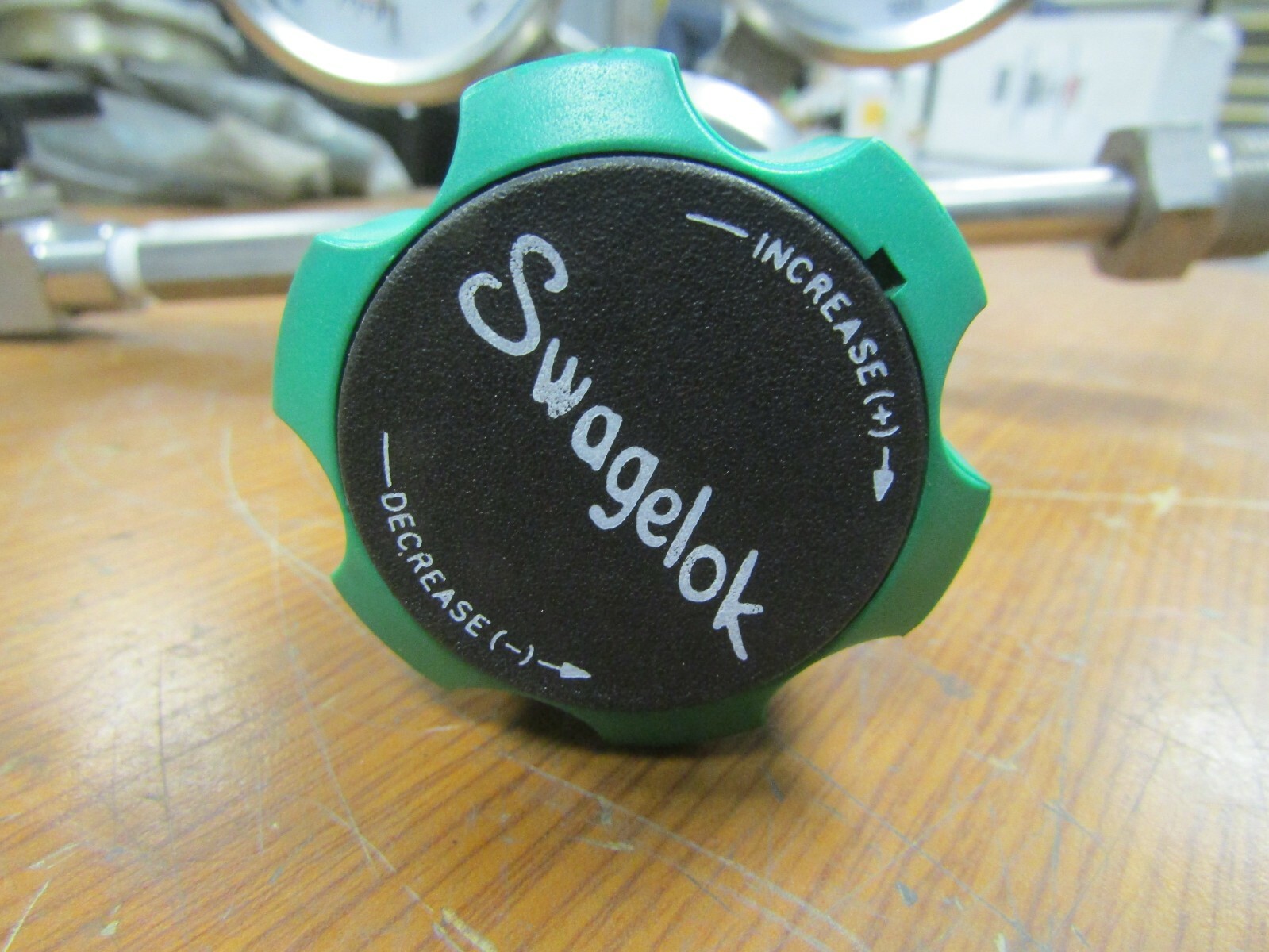 😎 SWAGELOK STAINLESS STEEL 2-STAGE PRESSURE REGULATOR KCY1GRF412A20000