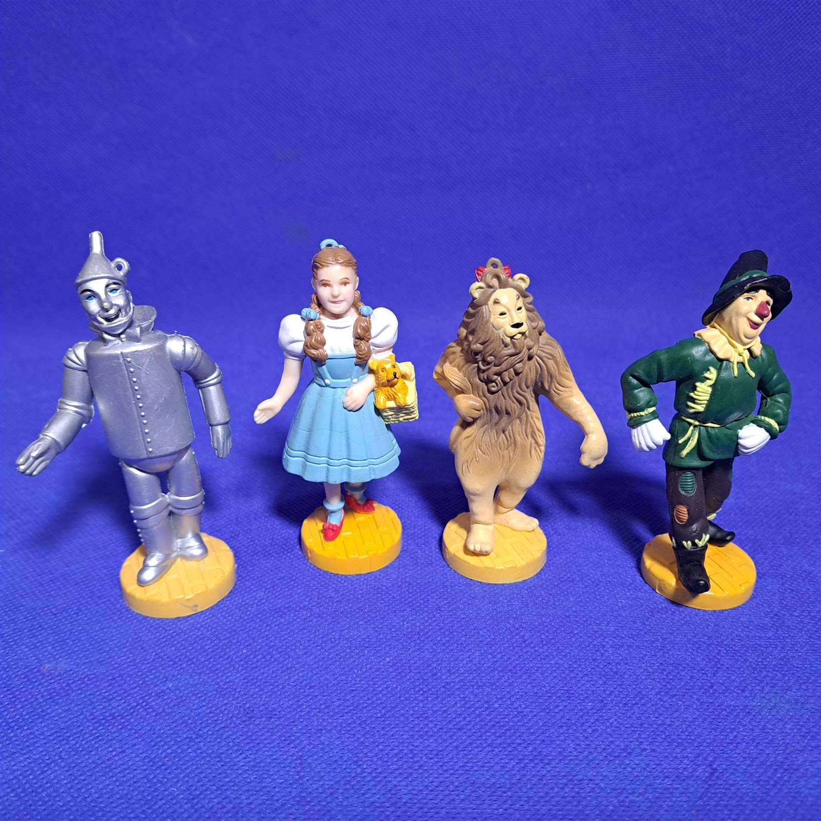 Wizard of Oz PVC Figures - Dorothy Tin Man Lion Scarecrow Presents Loews 1987