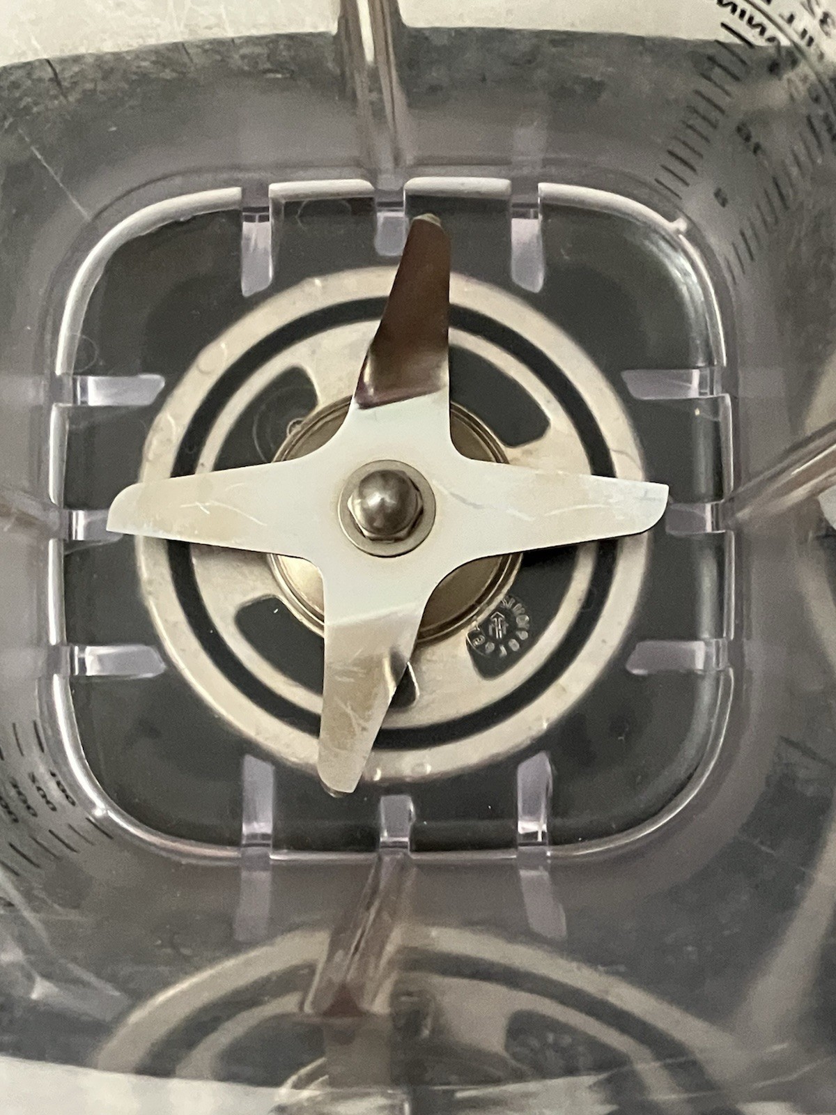 Waring MX1050XTX Xtreme High-Power Blender with 64 Oz Lightly Used