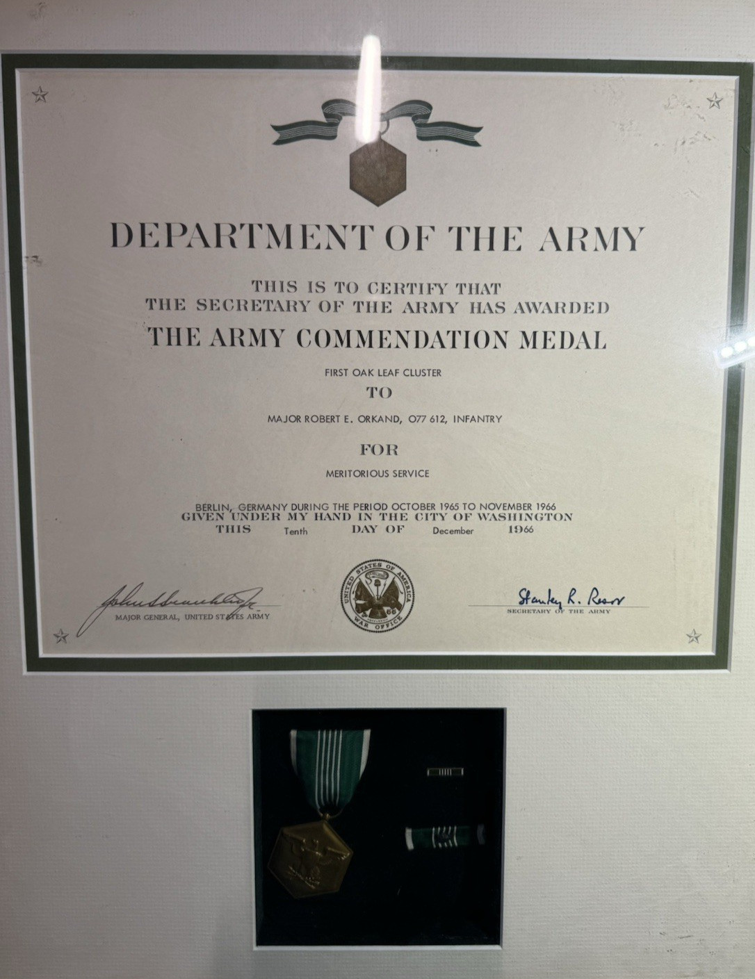 Framed Army Commendation Medal w/ First Oak Leaf w/Certificate SHIPS4FREE2USA!!