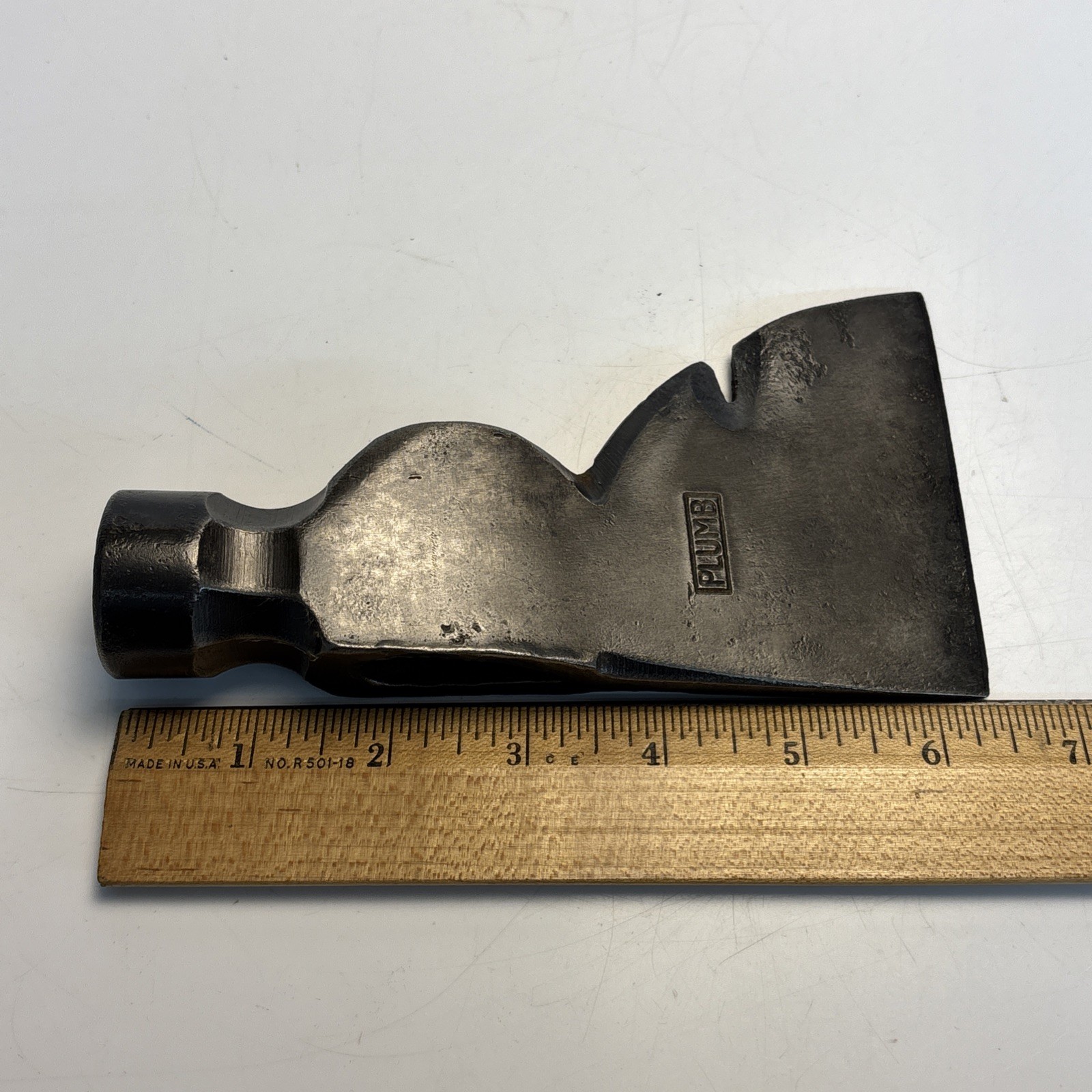 Vintage PLUMB 26 oz Carpenter’s Hatchet Head Nail Puller Notched Blade USA