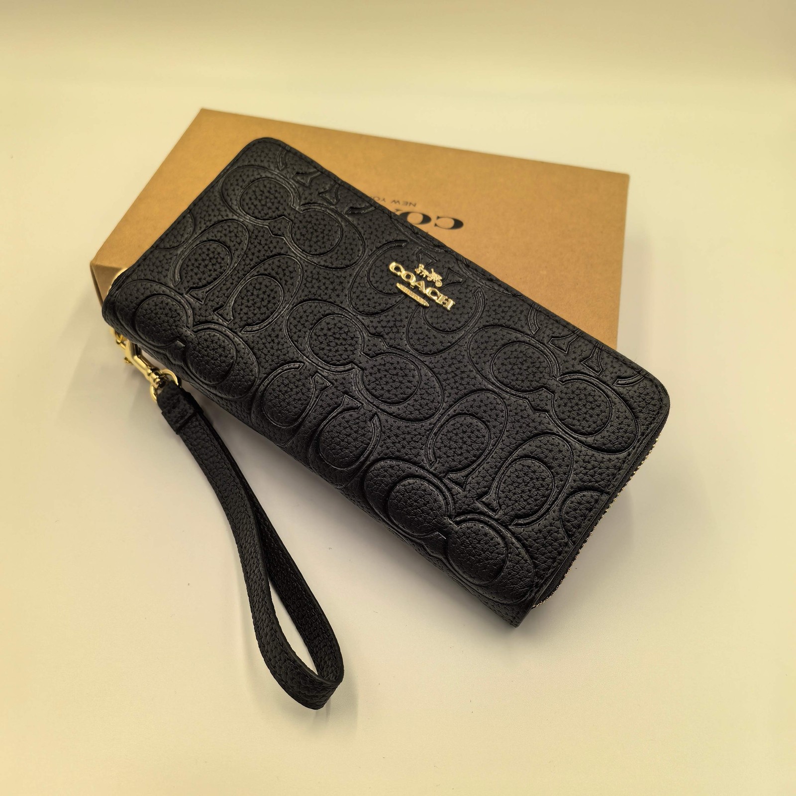 Leather Zip Around Wallet Wristlet New CCL35