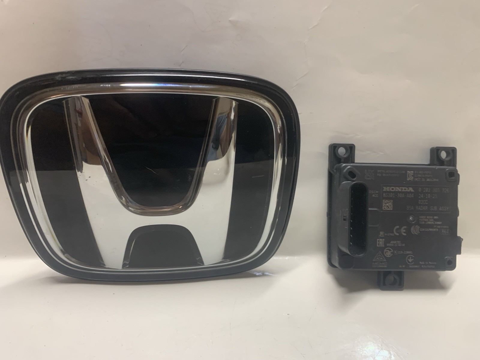 2023-2025 HONDA ACCORD OEM CRUIS CONTROL DISTANCE RADAR SENSOR W/ EMBLEM