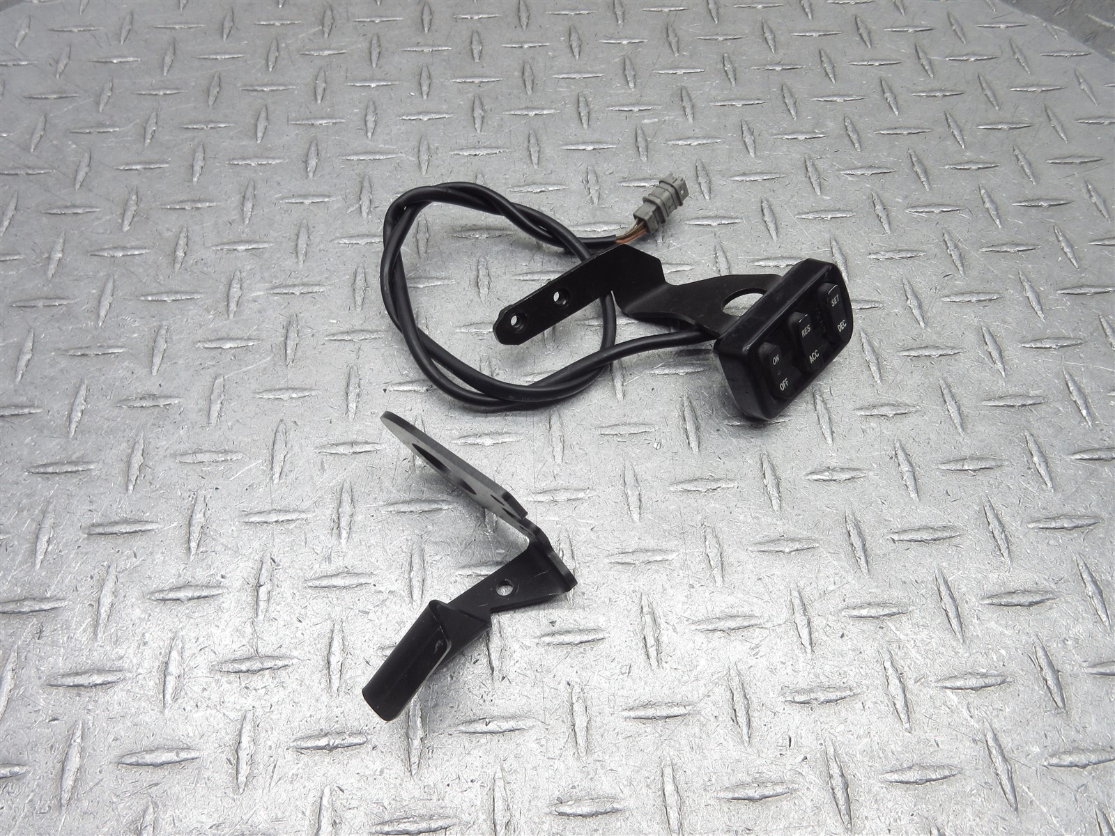 2014 10-16 Victory Cross Country Tour Right Side Cruise Control Handlebar Switch