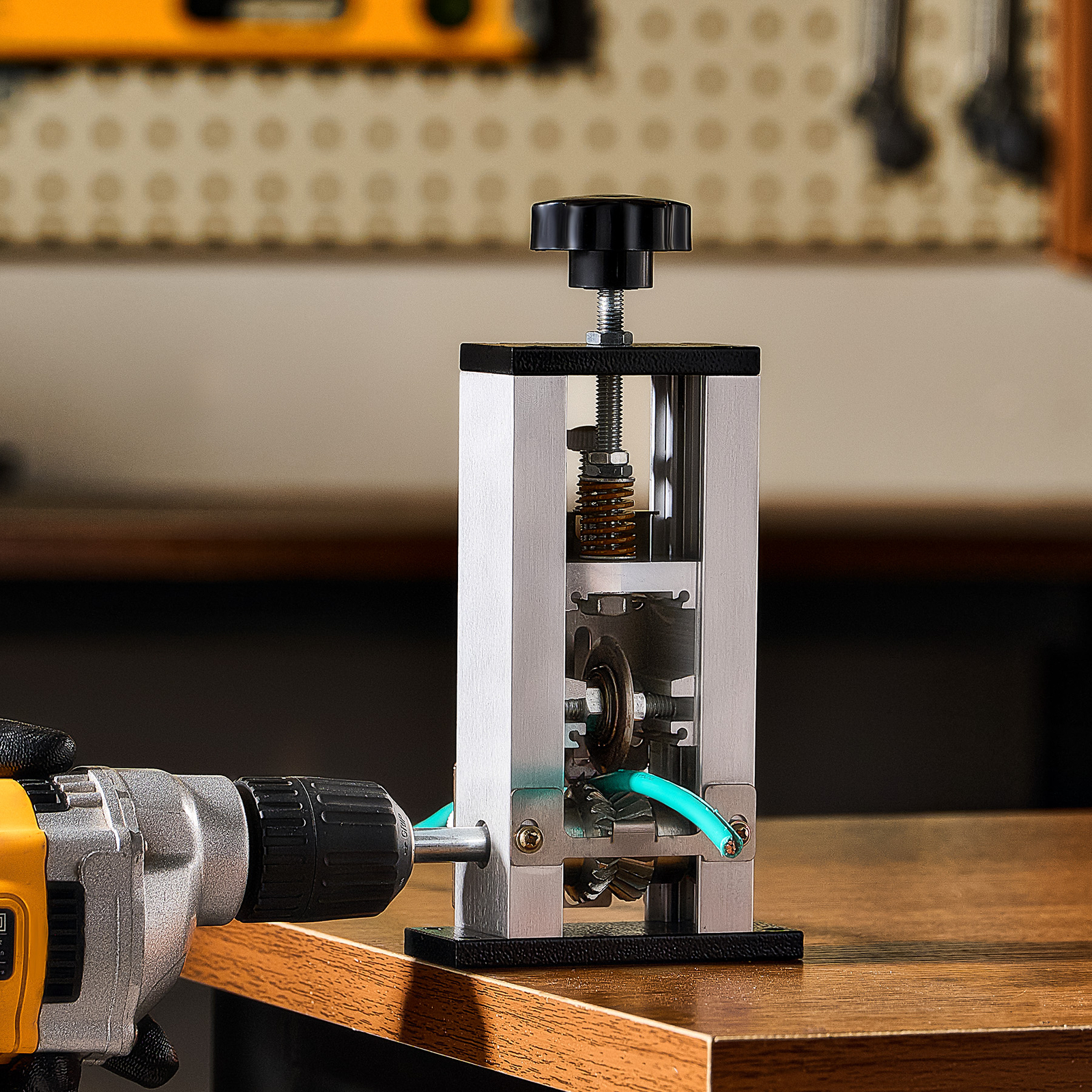 CREWORKS Manual Wire Stripping Machine 1.5-25 mm Cable Stripper Copper Recycling