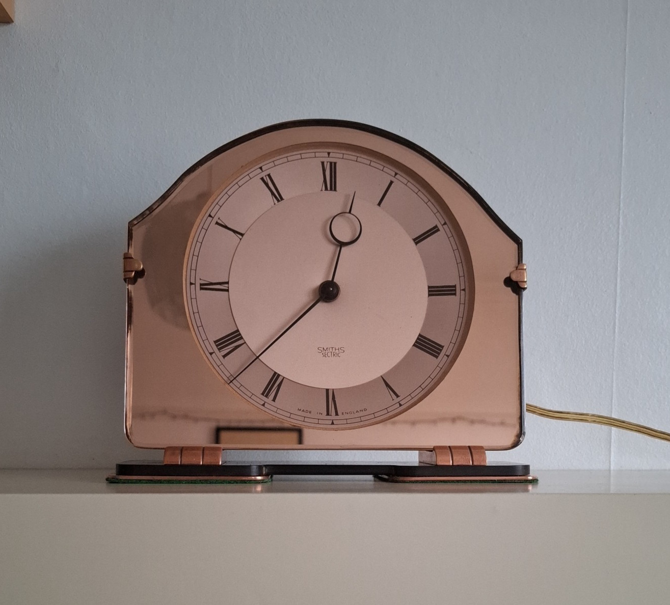 Vintagec Art Deco Peach Glass Smiths Sectric Electric Clock.