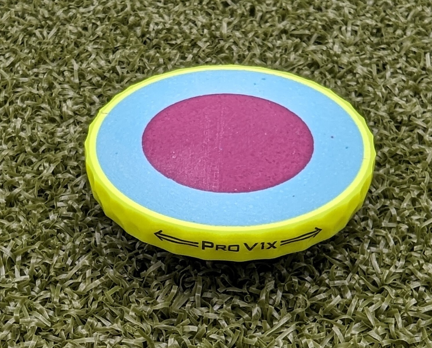 Titleist Pro V1x Cross Section Yellow Golf Ball Marker Poker Chip Style Pro V1