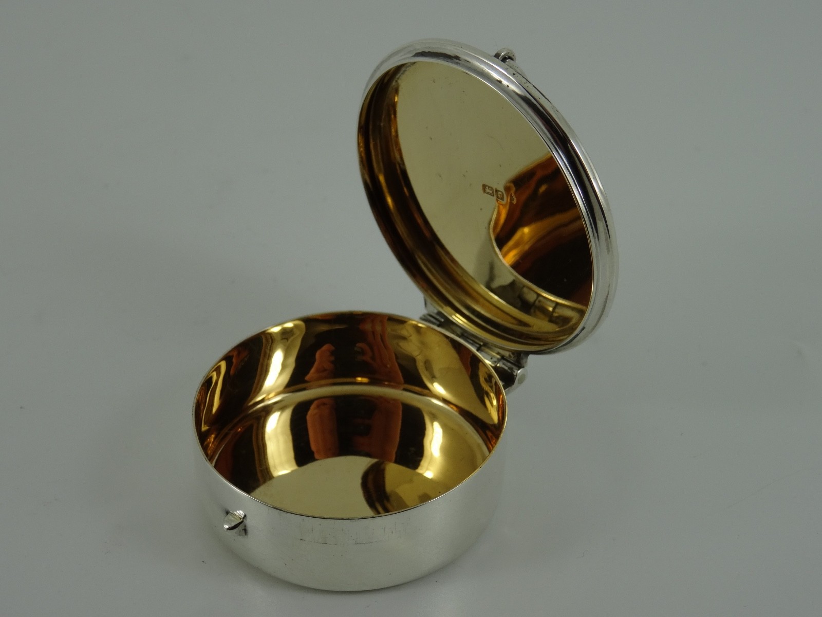 LOVELY EDWARDIAN SOLID STERLING SILVER COMMUNION WAFER BREAD PYX BOX LONDON 1906