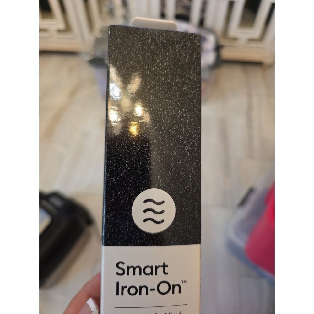 New Cricut Smart Iron on 2008939 Heat Transfer Vinyl Black 13 in x 9 ft