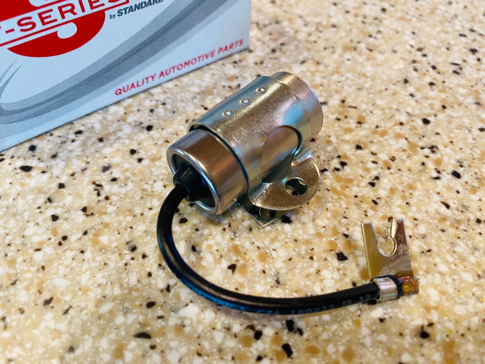 RADIO NOISE CONDENSER CAPACITOR UNIVERSAL / ALTERNATOR IGNITION INTERFERENCE