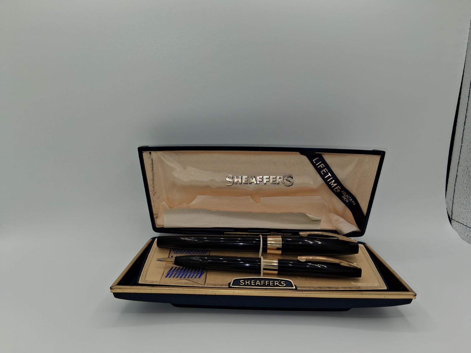 Vintage Sheaffer's Silver & Black Fountain Pen/Pencil Set w Original Case