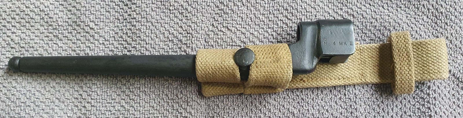 EXCELLENT WW1/WWW2 BRITISH ENFIELD No.4 MK II SPIKE BAYONET, FROG & SCABBARD