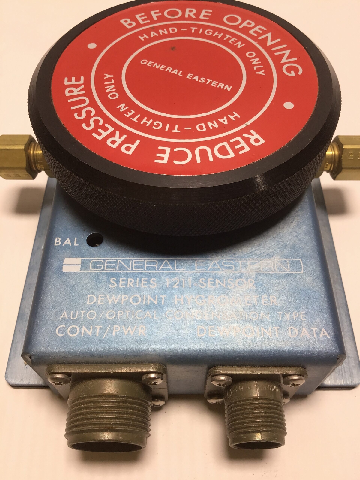 General Eastern Series 1211 Sensor Optical Dewpoint Hygrometer