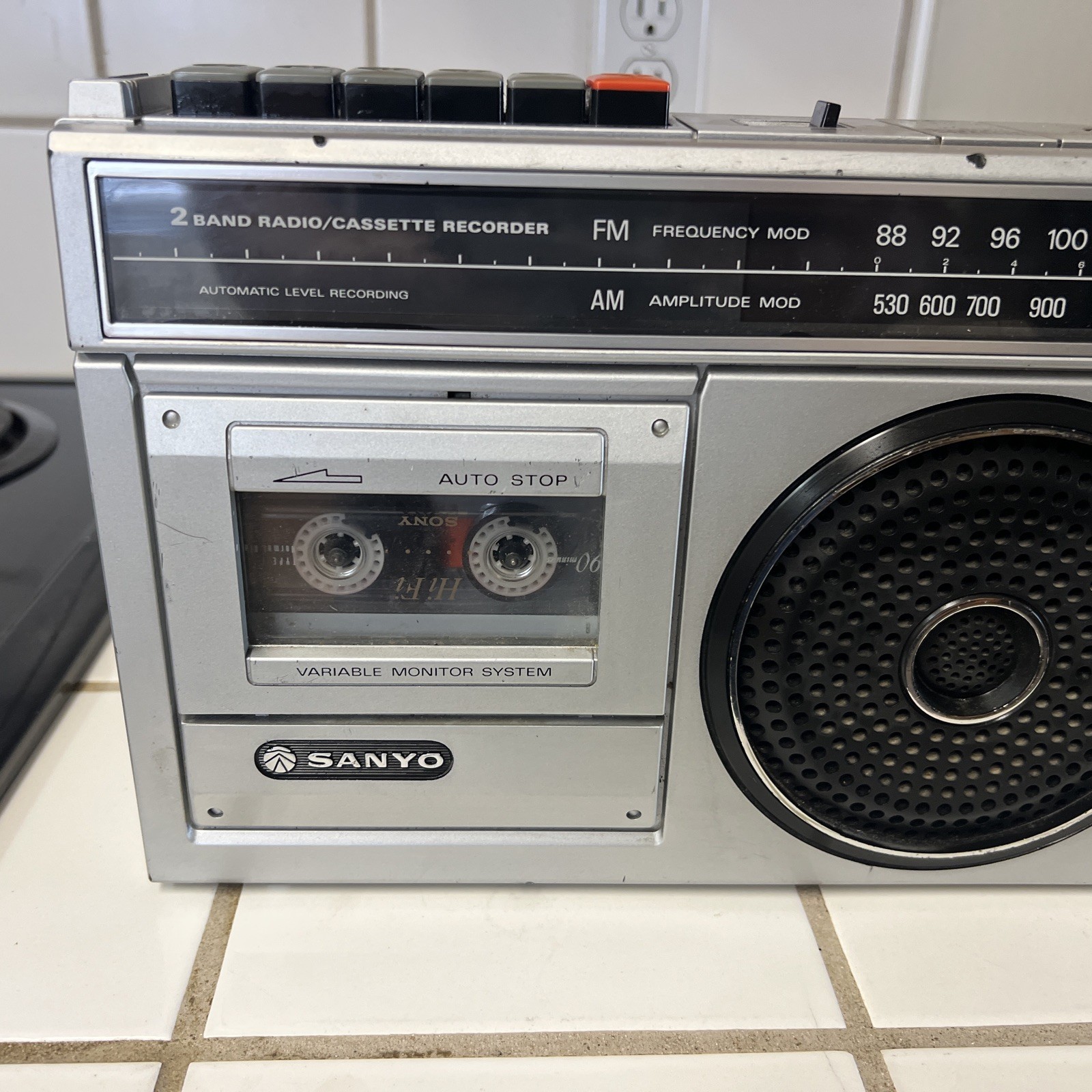 RARE Vintage Sanyo Model M2555 2 Band Radio Cassette Recorder