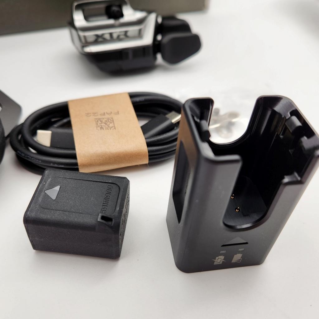 Shimano XTR M9250 Di2 Wireless Upgrade Kit - Derailleur Shifter Battery Charger