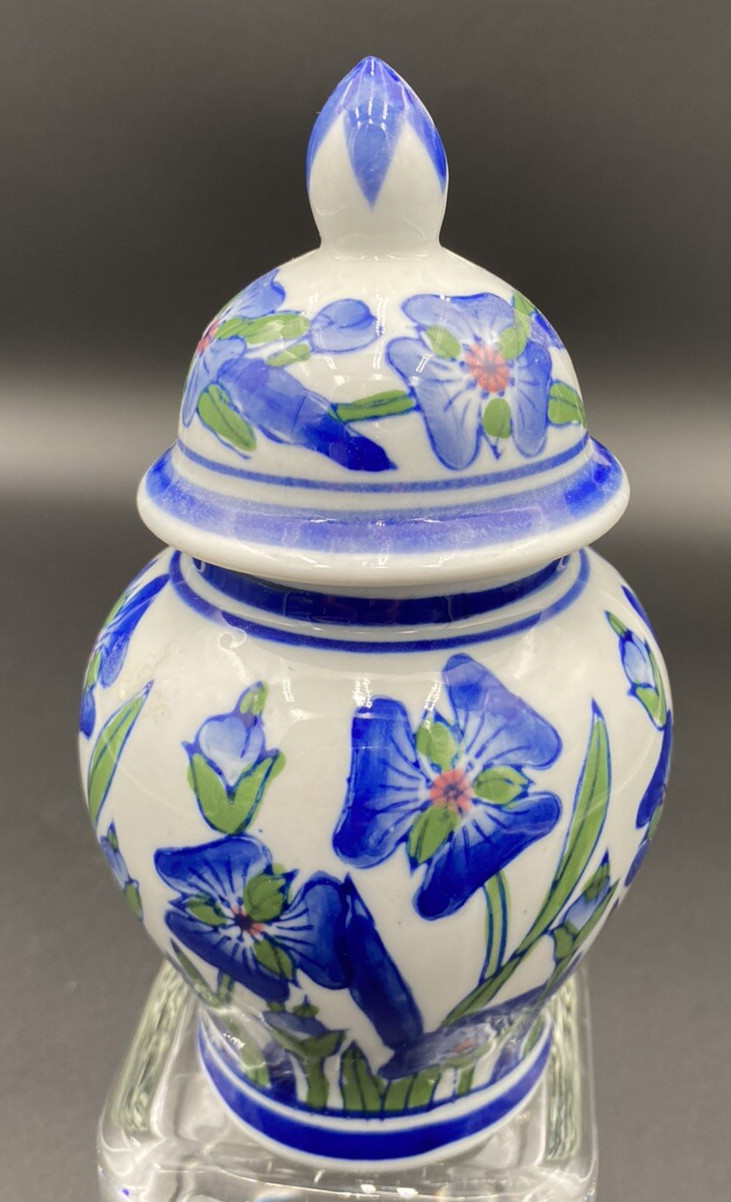Chinese Porcelain Ginger Jar, Cobalt & Light Blue Irises, 6.5" with Lid, MINT