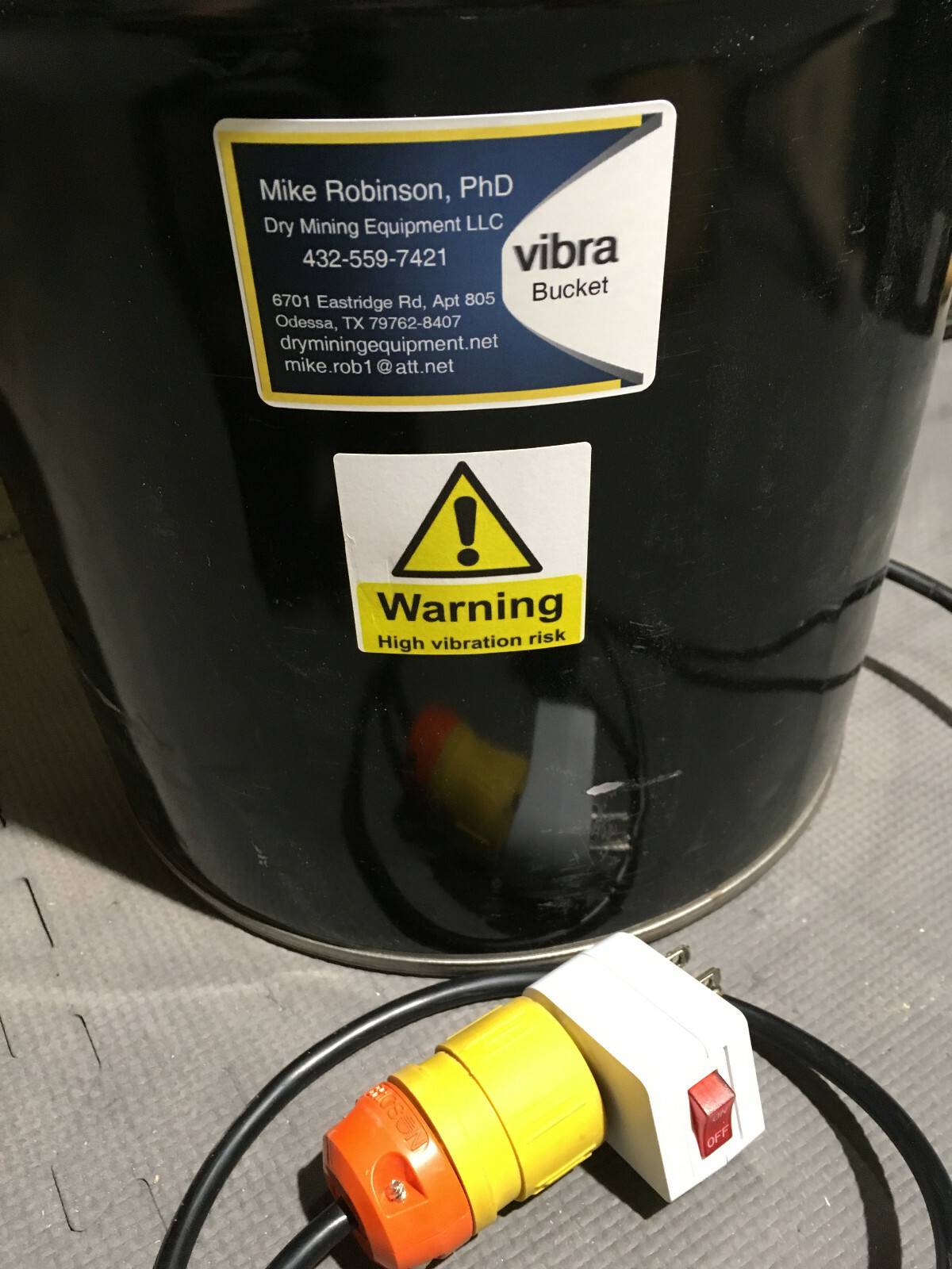 Vibra-Bucket 30W 115VAC 5-Gallon Screen Shaker, New