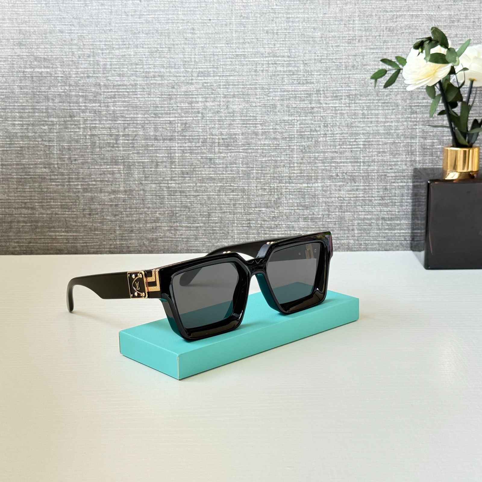 Louis Vuitton Z1165 1.1 Millionaires Sunglasses Black Square Gold LV