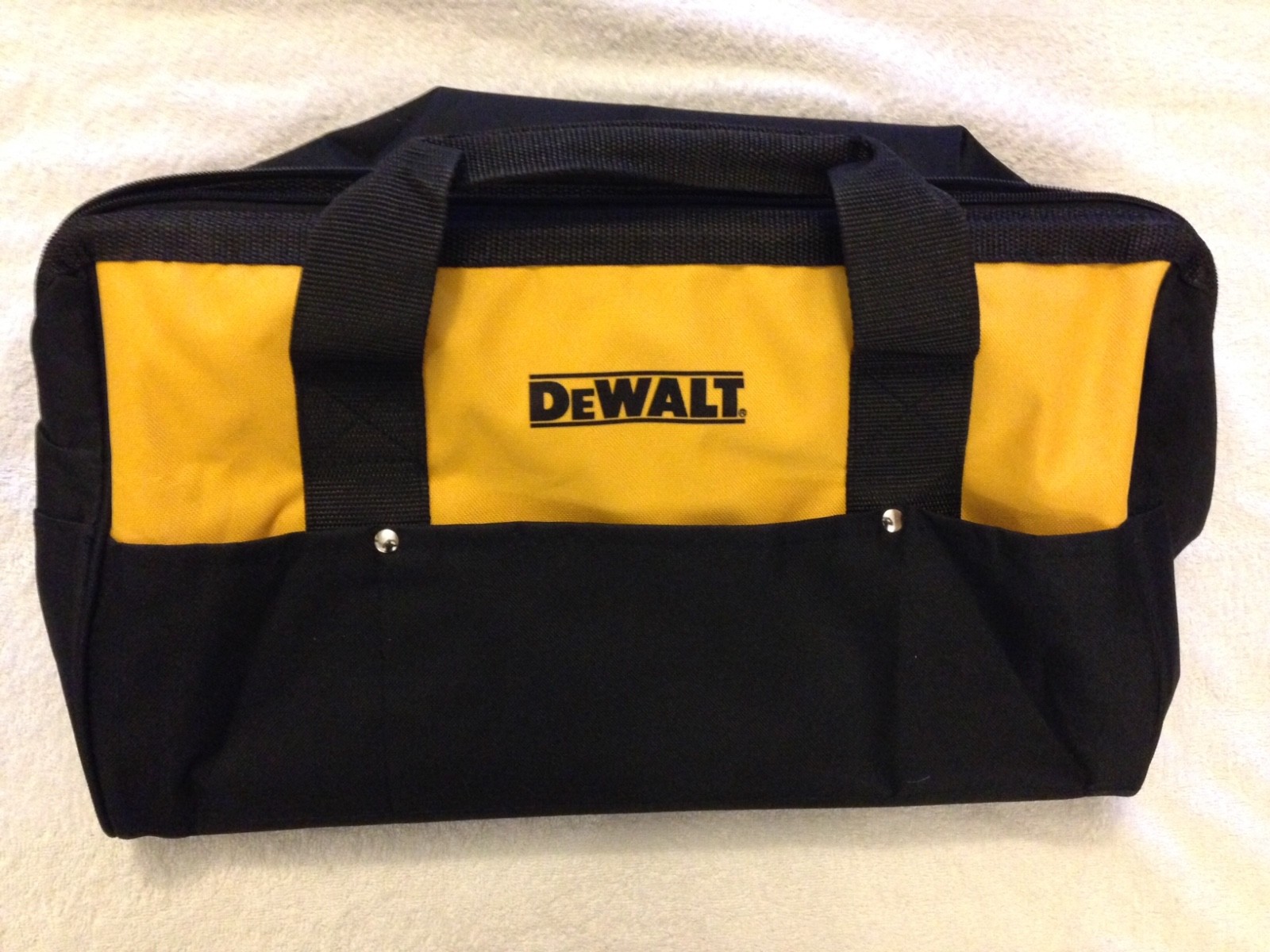 New Dewalt DCK019 Tool Bag Heavy Duty Ballistic Nylon 19” x 12" x11" w 6 pockets