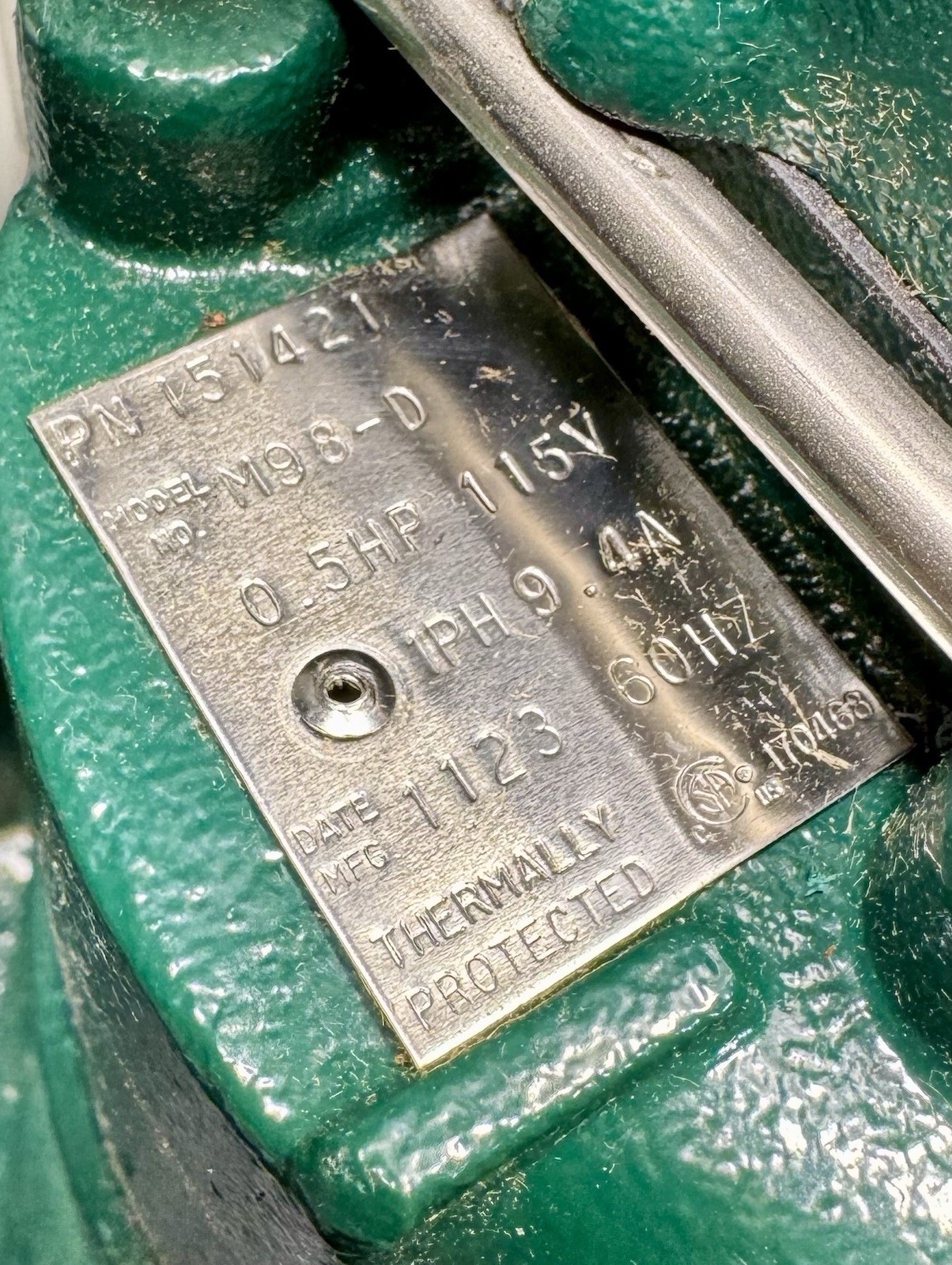 Zoeller 508-0007 Submersible Battery Back-Up Sump Pump System 115V / 12V DC