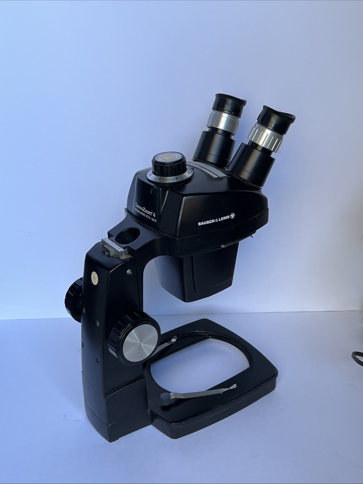 Bausch & Lomb StereoZoom 4 0.7x-3x Microscope 20x wf eyepiece & Illuminator