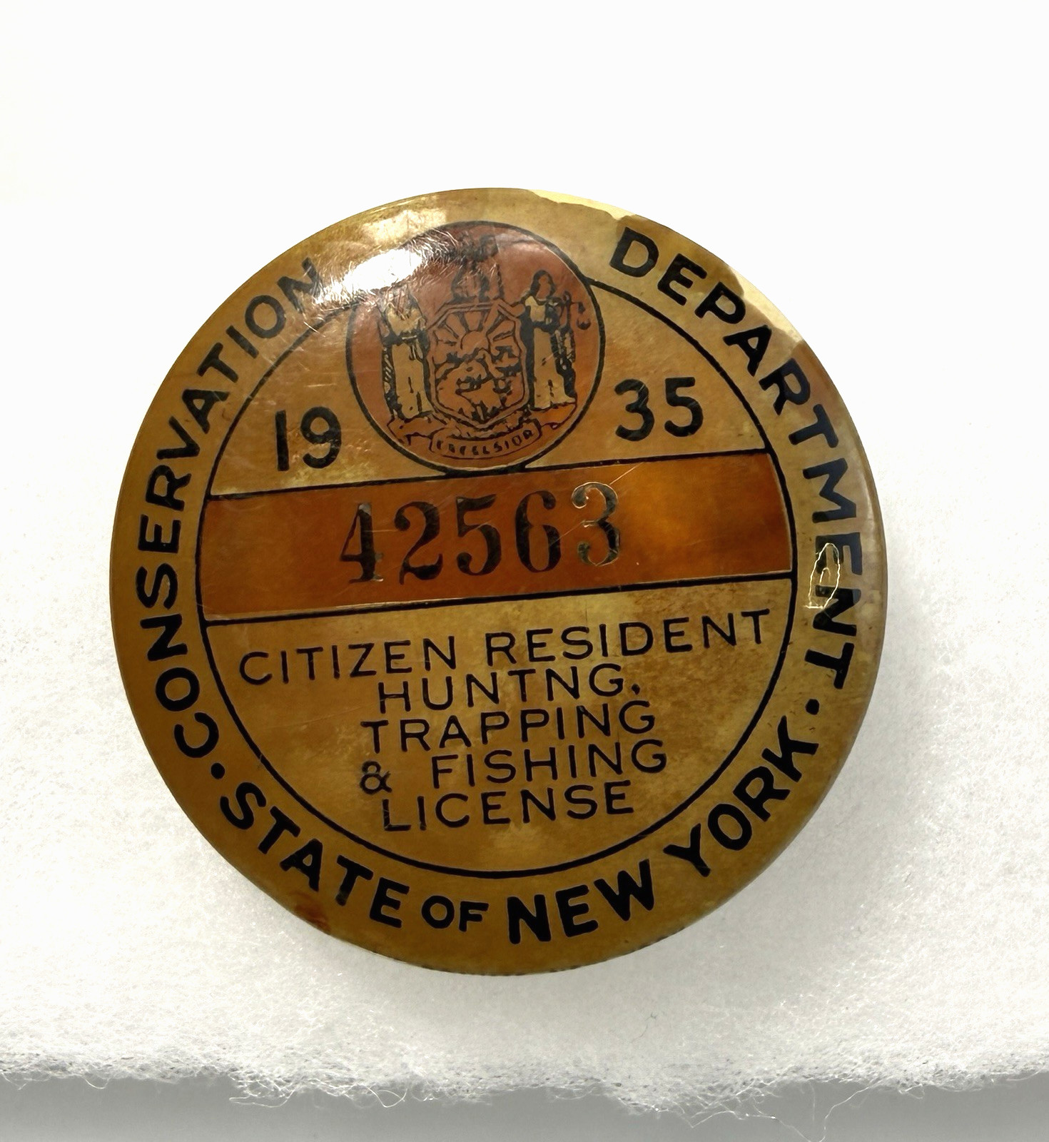 N.Y STATE VINTAGE 1935 RESIDENT HUNTING, TRAPPING,FISHING, LICENSE BUTTON