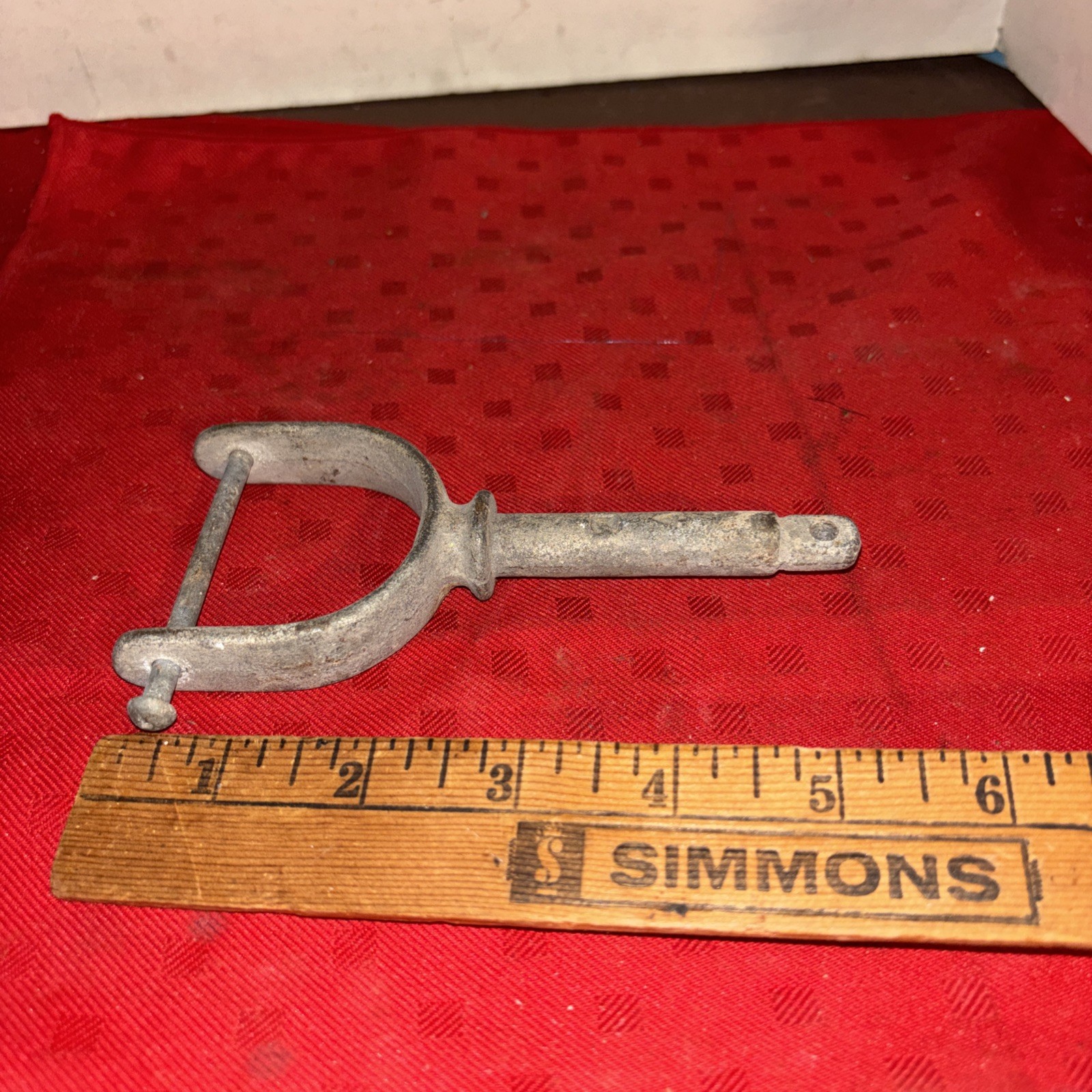 VINTAGE Metal - ONE OAR LOCK DRILLED FOR A PIN - TOOL/MARINE/NAUTICAL