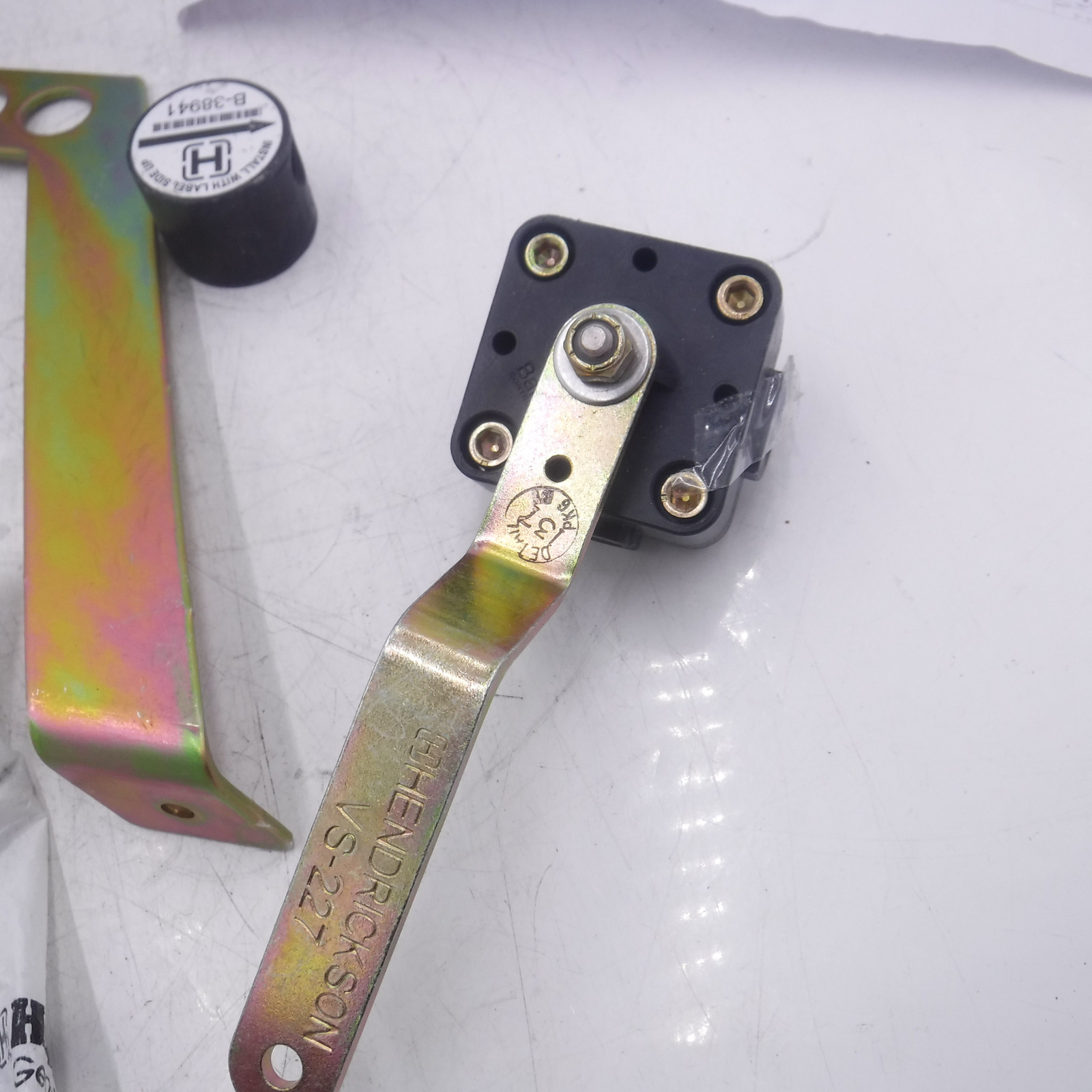 OEM Hendrickson AKH-263-3 Drum Brake Ride Height Control Valve Kit