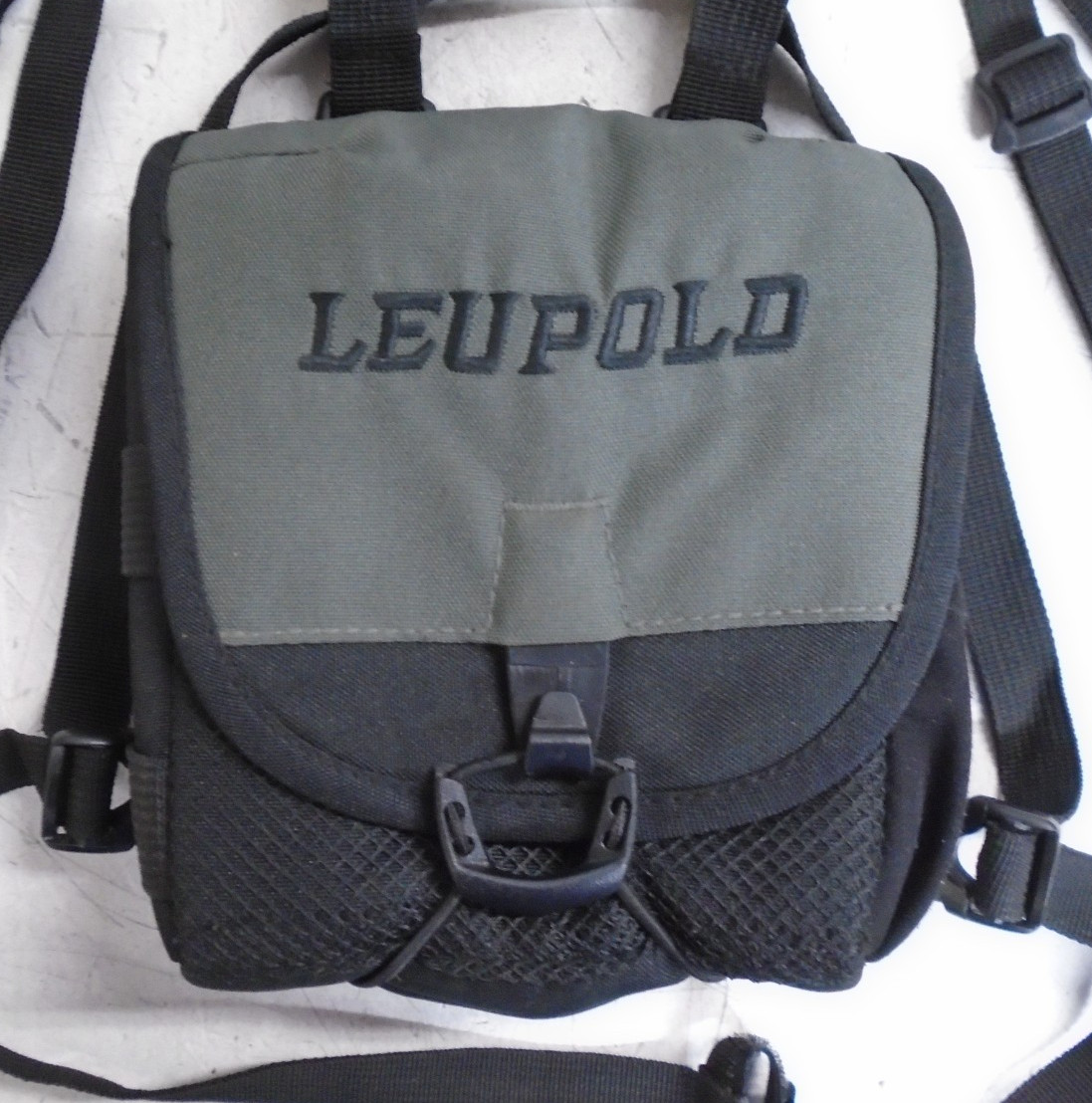 Leupold Rainier HD 10 x 42 Binocular w/ Lens Pen & Chest Harness Case | Black