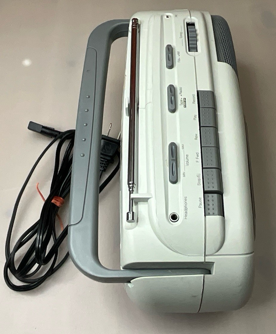 GPX AM/FM Radio Cassette Player Recorder Boombox AC/Battery Tested Worksn