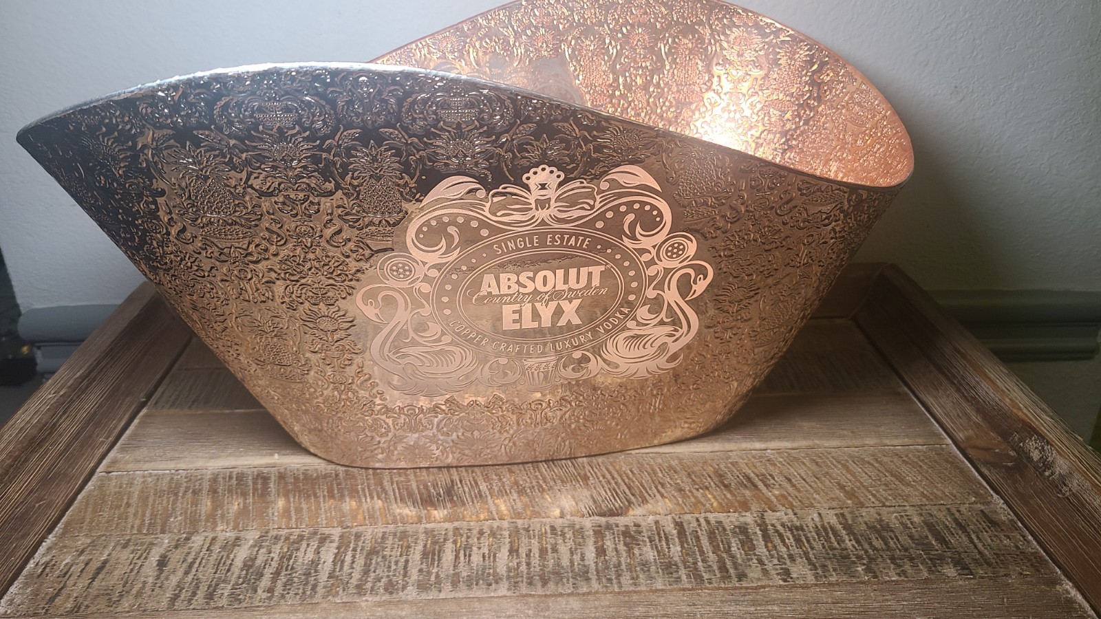 ABSOLUT ELYX Demask Copper Plastic LED White Illuminated Display Ice Bucket