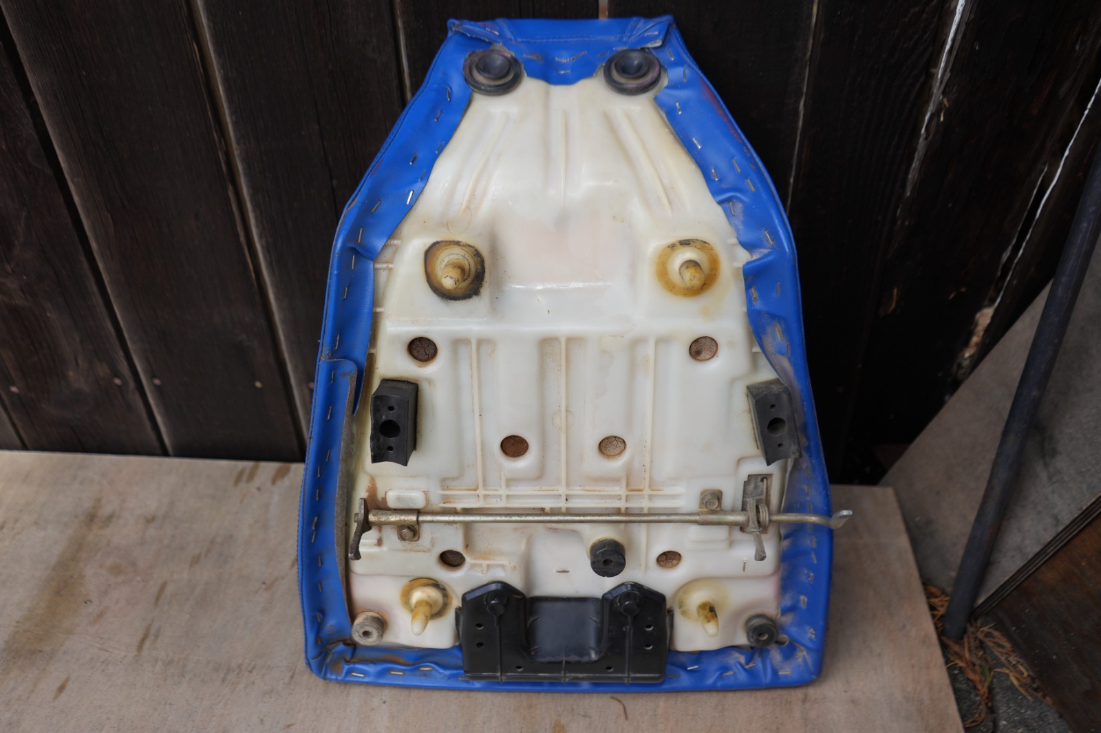 1987 Honda ATC 250ES BIG RED Seat Base Pan Saddle OEM 1985-1986-1987