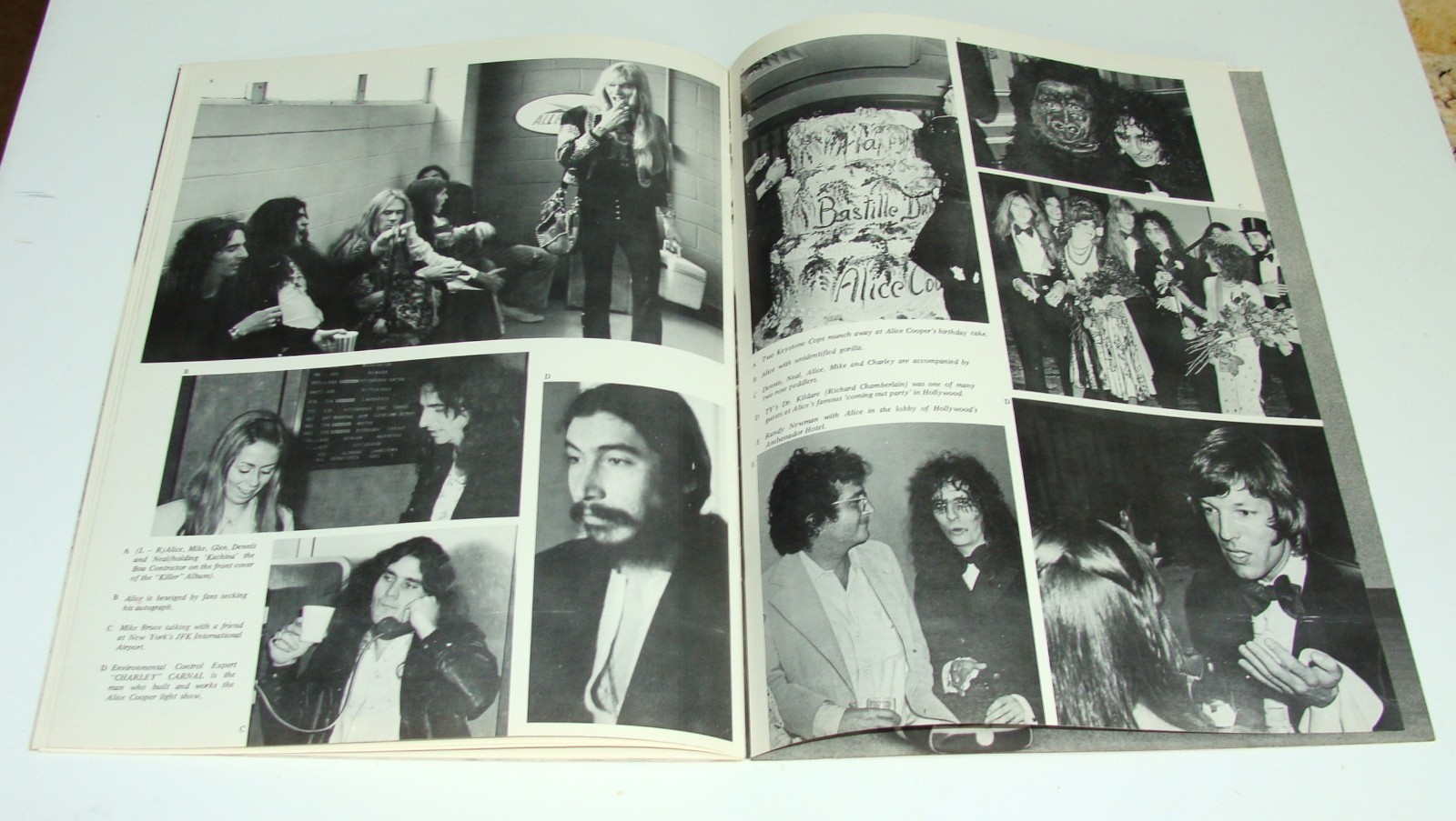 ORIG 1971 ALICE COOPER - PHOTO TOUR BOOK - SOUVENIR BOOK PUBLISHERS