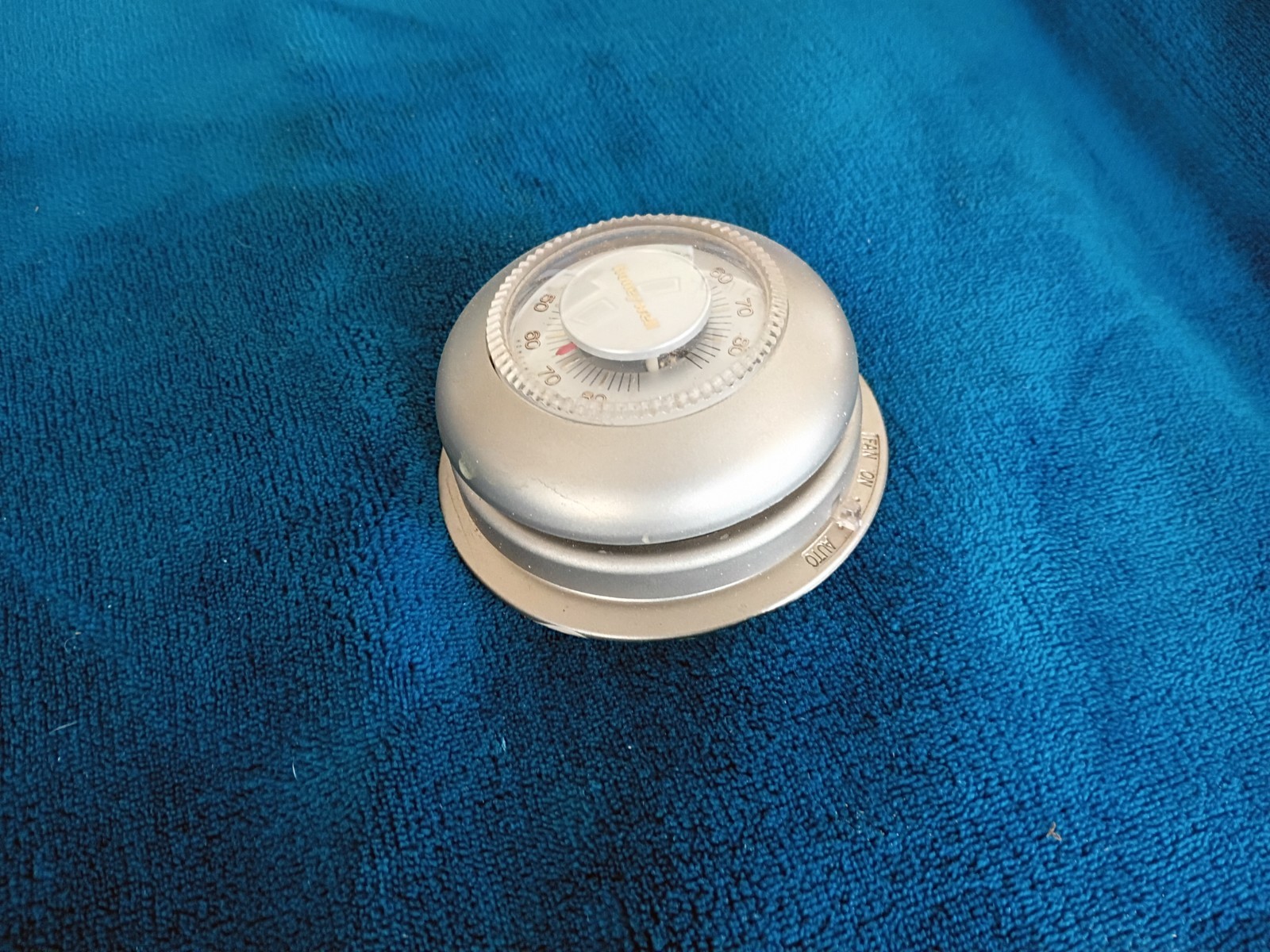 Vintage Honeywell T87F 2873 Tradeline Wall Thermostat Gold.