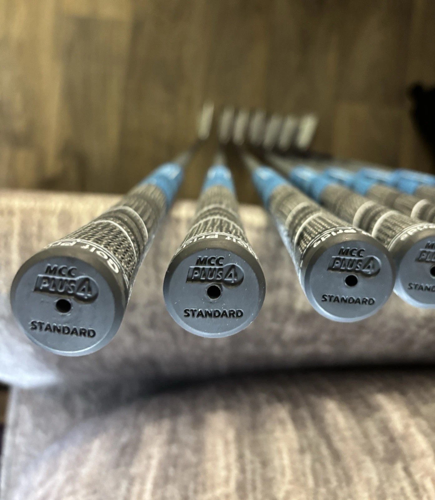 Miura TC-202 Iron’s 4-PW Graphite Design Tour AD-65 Reg Flex, MCC Blk/Blue Grip