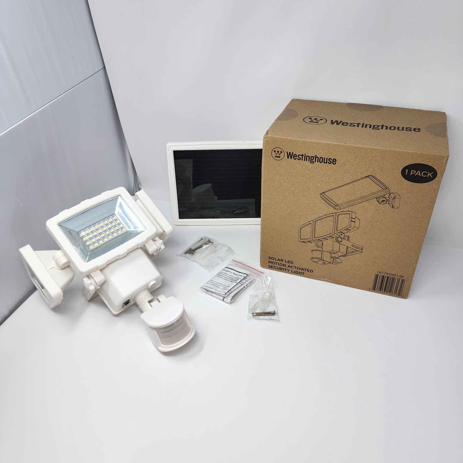 Westinghouse 2000 Lm Triple-Head Solar LED Motion Activated Security Light White