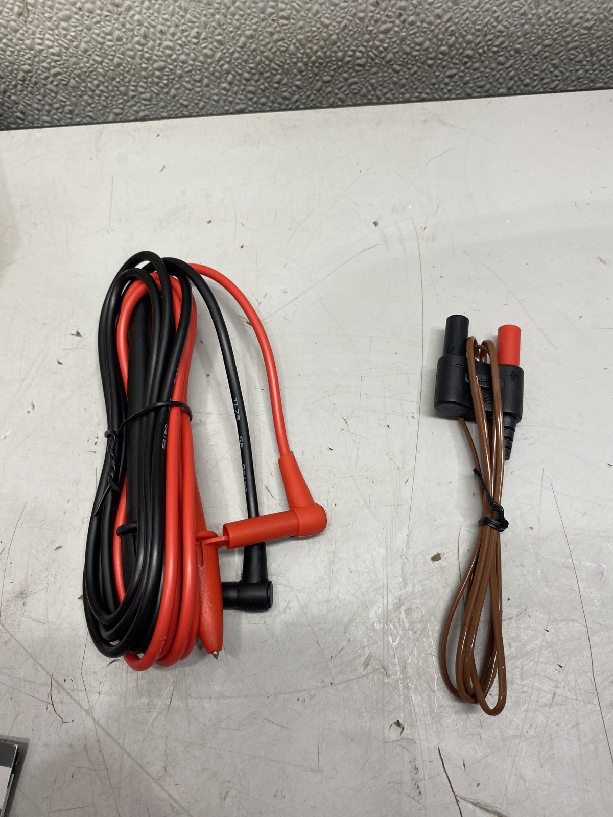 Fluke 325 True RMS Clamp Meter AC/DC Yellow 5065866