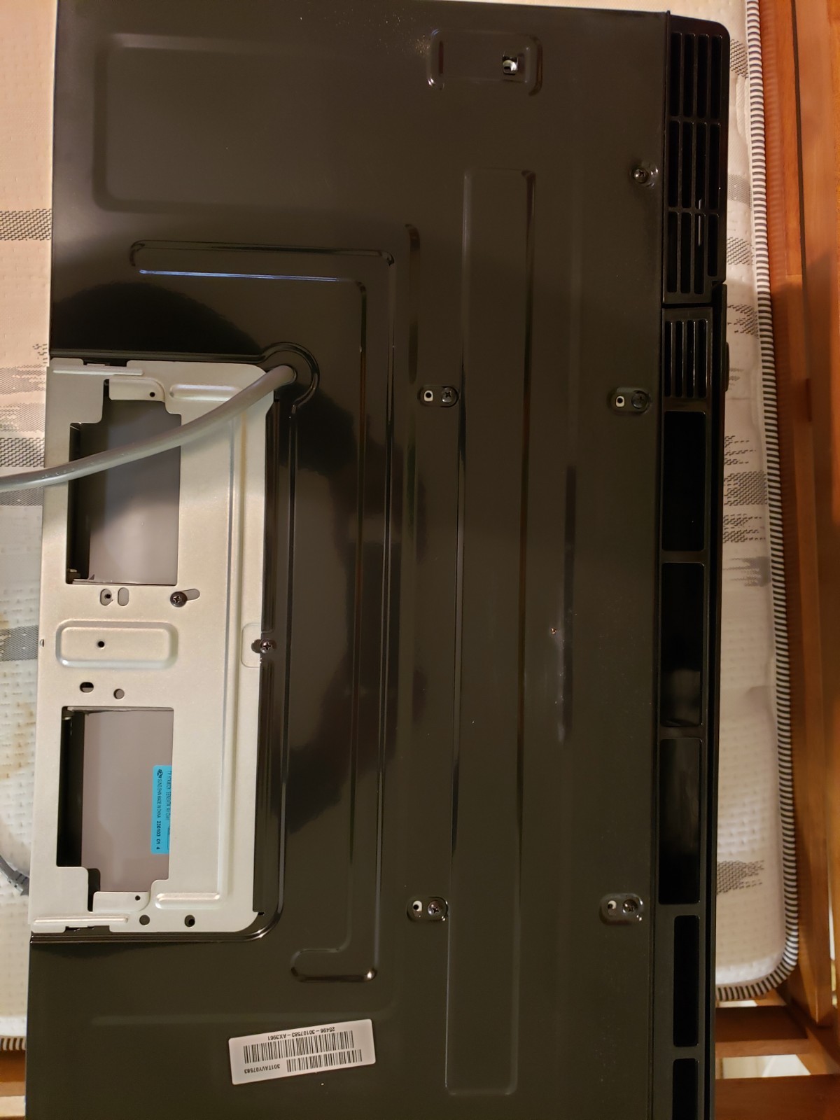 GE JVM3160DF8BB Over The Range Microwave Oven In Mint Condition