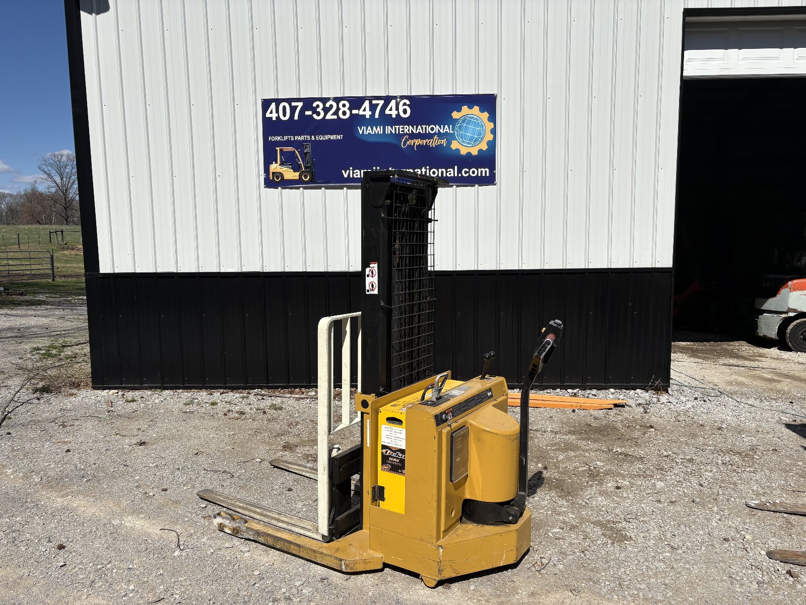 Yale MSW030SCN, 2800 LB, 2-Stage Mast 130”, Electric Pallet Stacke
