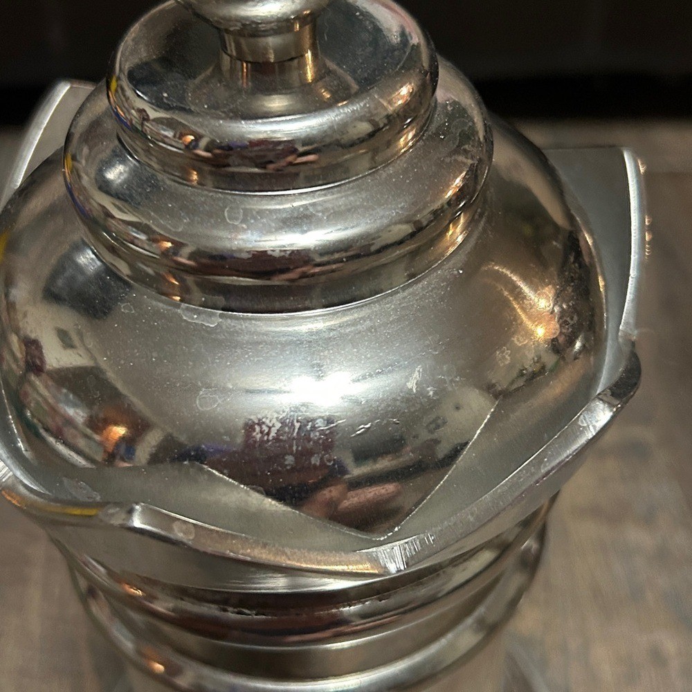 Tommy Bahama metal king and queen chess piece cocktail shaker set Large Game Bar