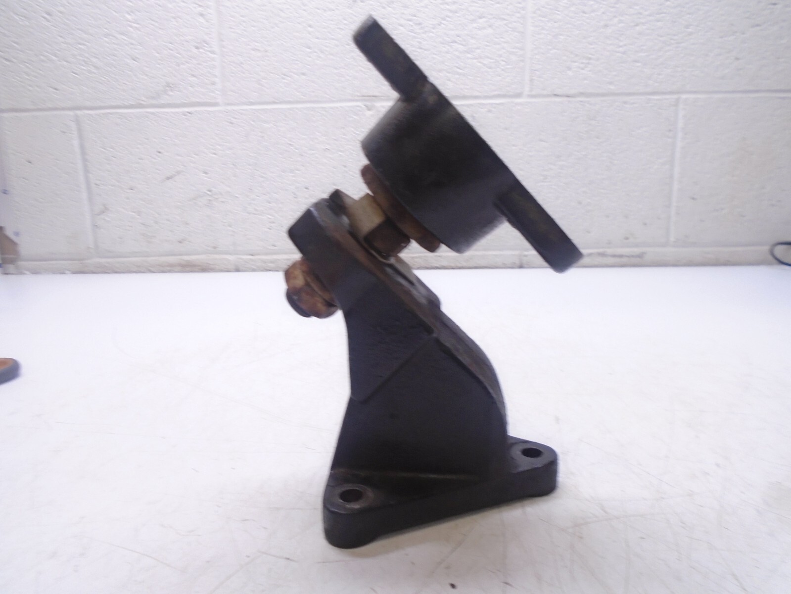 X2 Mercruiser V6 V8 4.3-5.7 Sterndrive Engine Mount 79550A1 66284A2 SINGLE